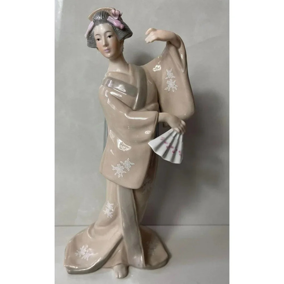 Vintage Toyo Japan Porcelain Geisha Lady Dressed Traditional  Kimono Dress Figur - Picture 1 of 15